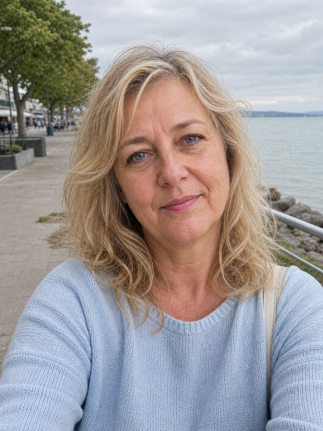Mira, 44