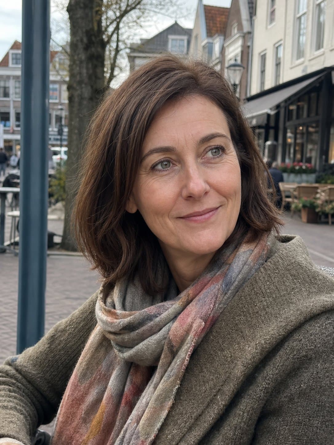 Hanneke, 23