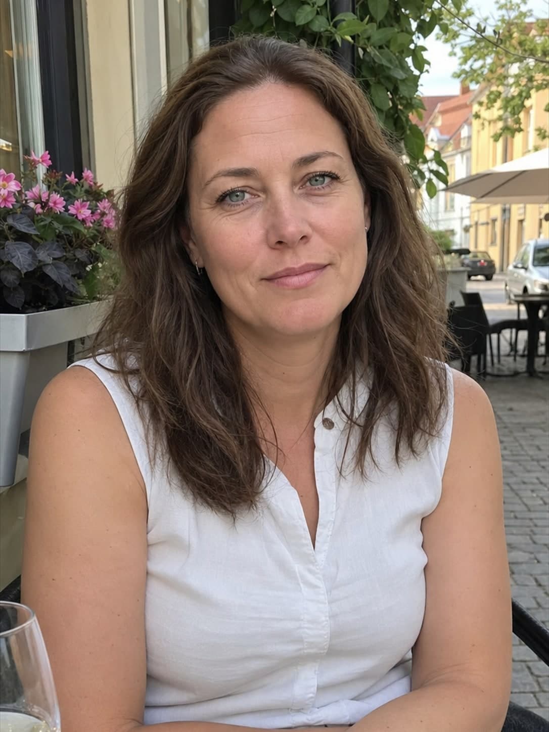 Helena, 37
