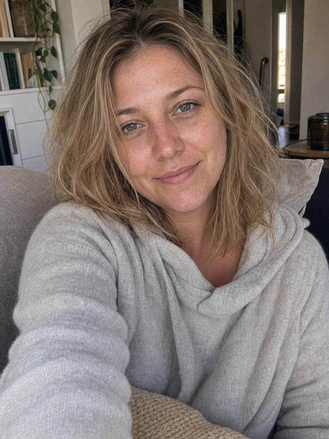 Karin, 27