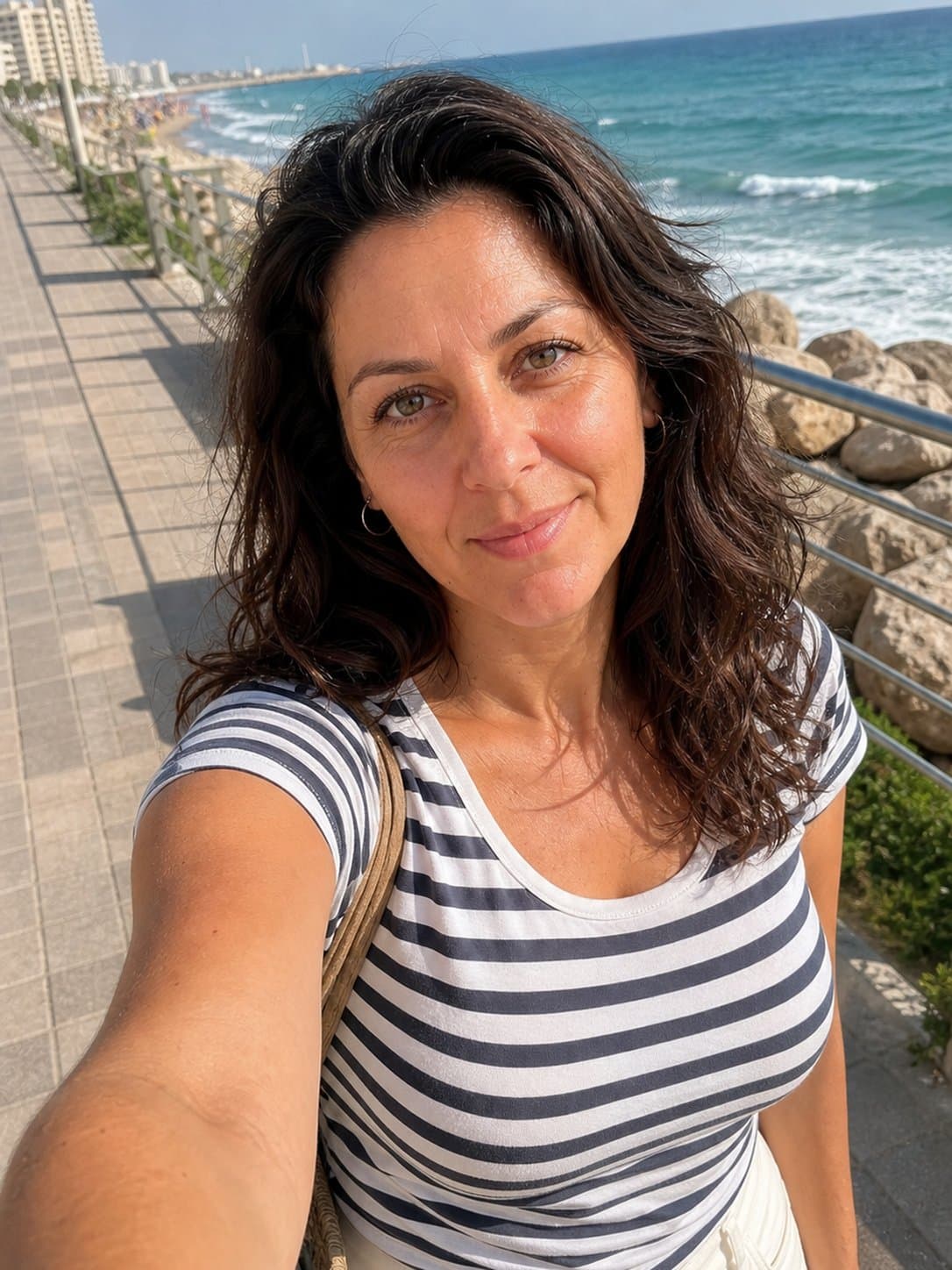 Liora, 28