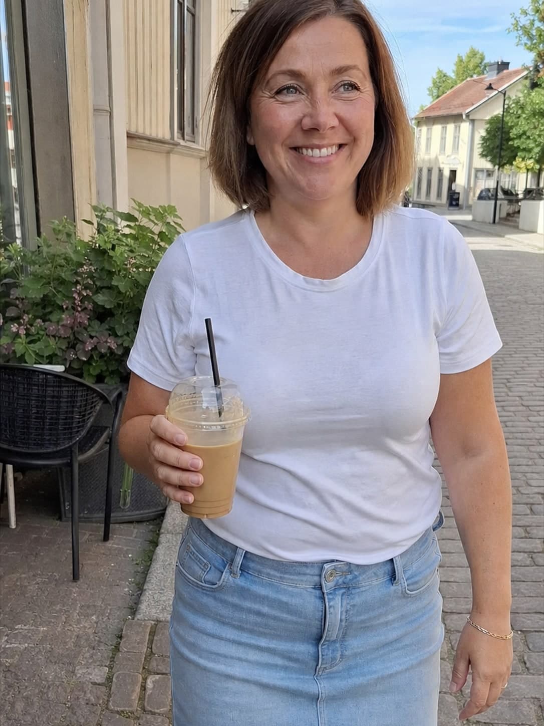 Dagmar, 27