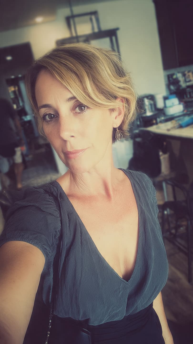 Amelia, 29