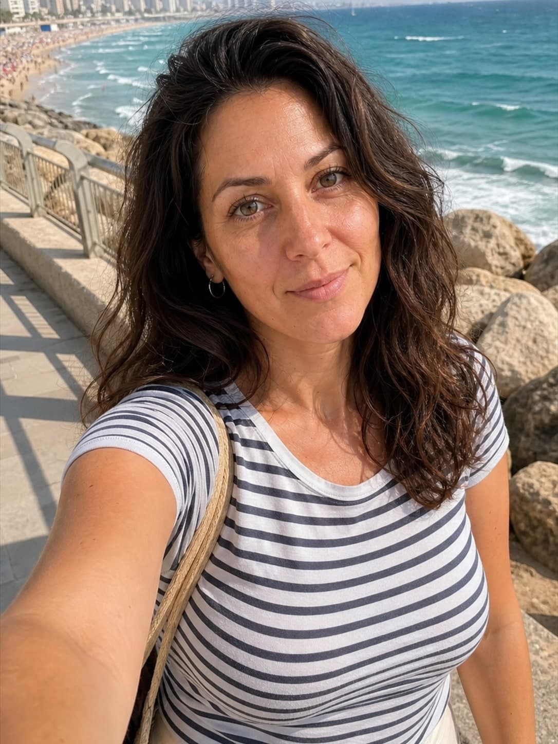 Chloe, 36