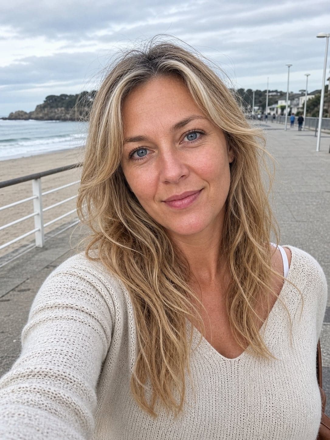Sophie, 34