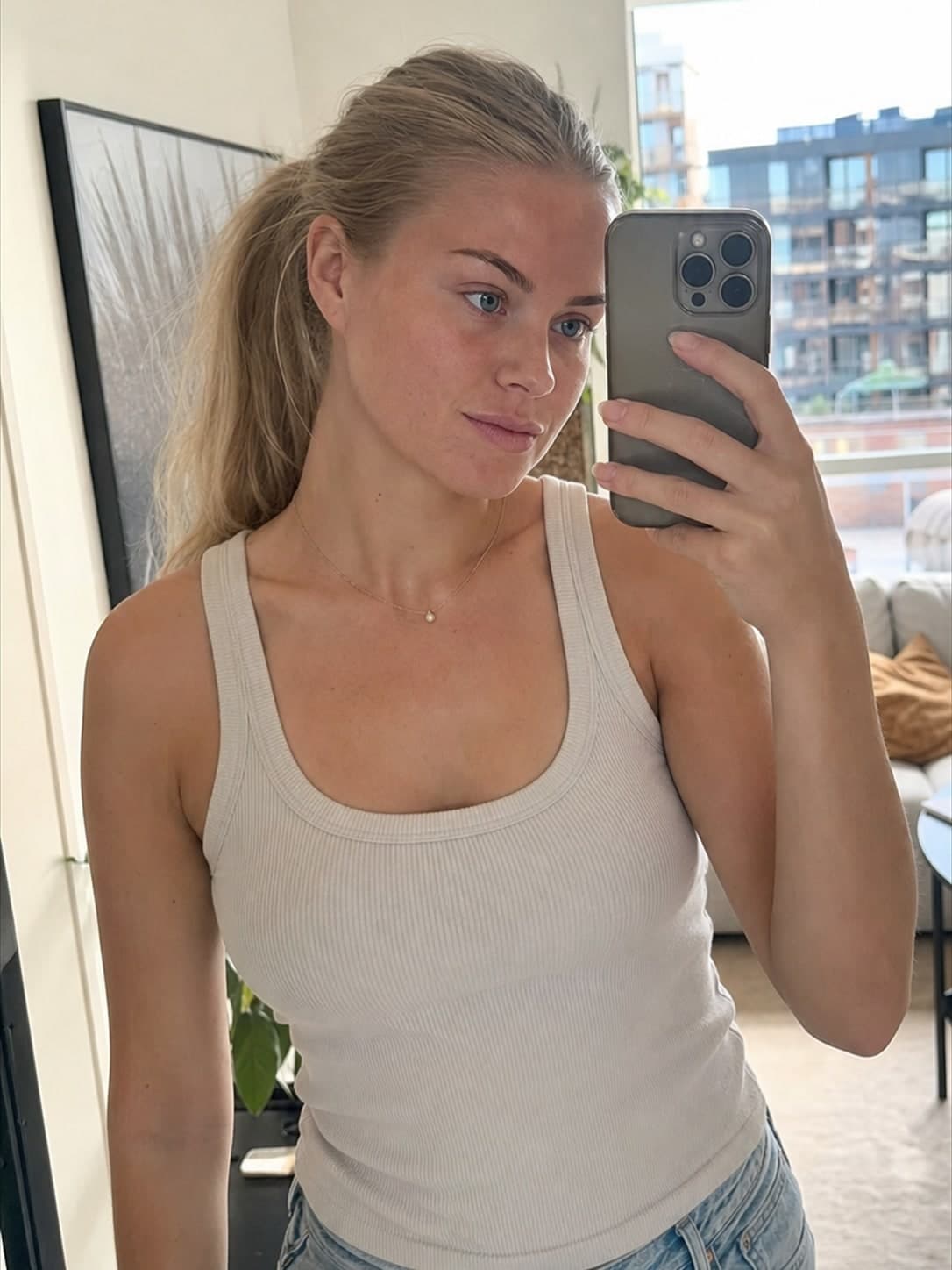 Olivia, 24
