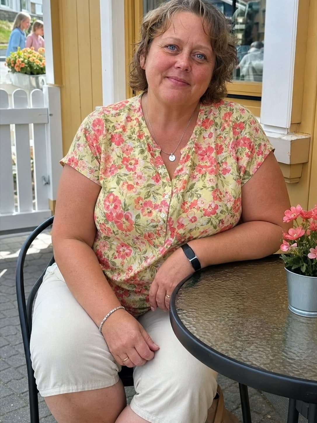 Ulla, 33