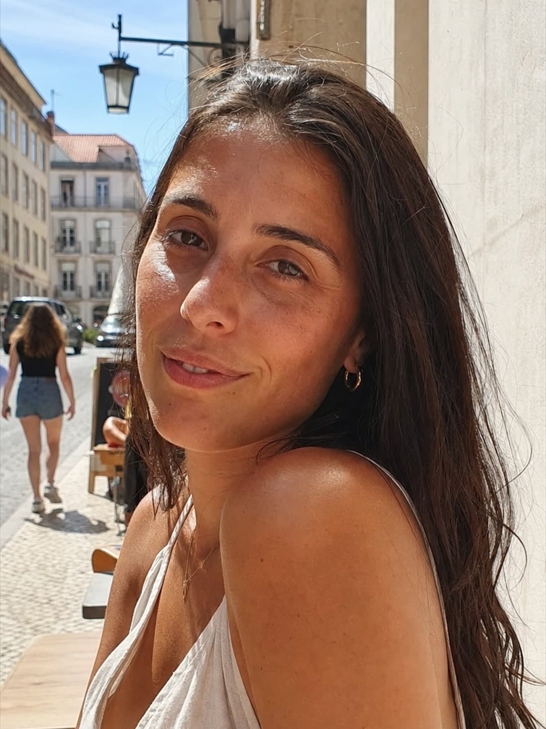 Vera, 32