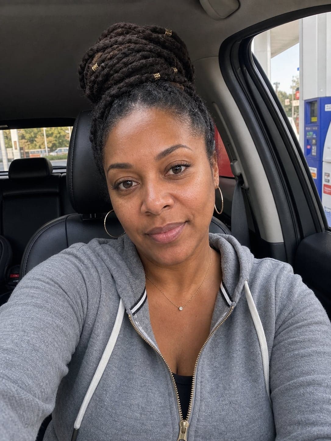 Janelle, 23
