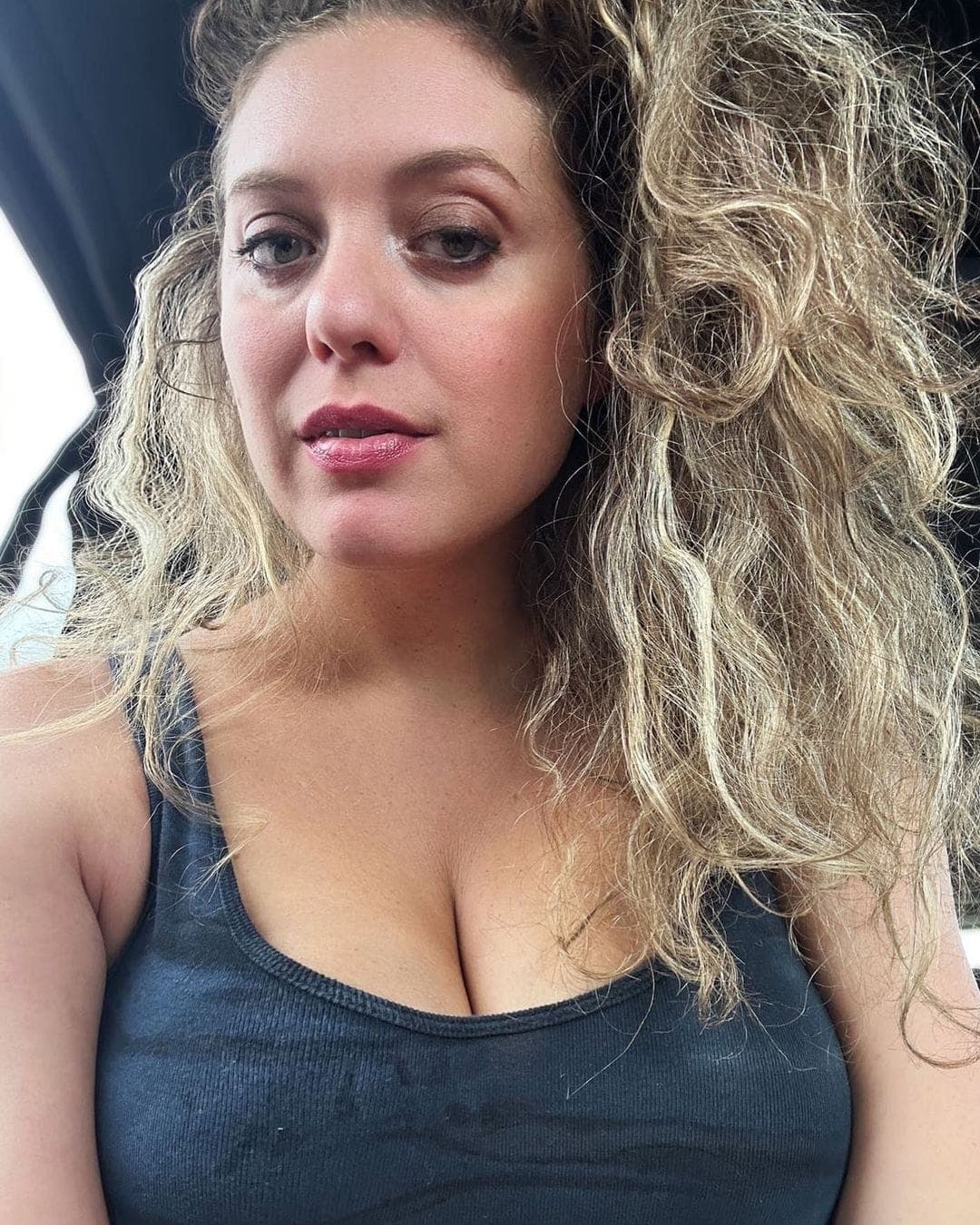 Laura, 36